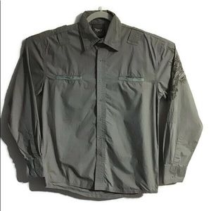 Roar long sleeve tan cotton button up. Large